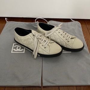 Authentic Chanel sneaker size 35